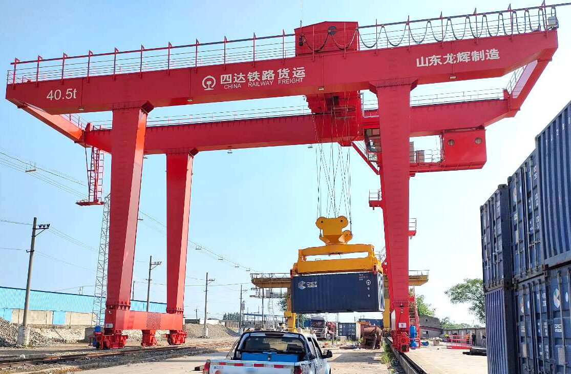 Rail-mounted container gantry equipment at an industrial terminal